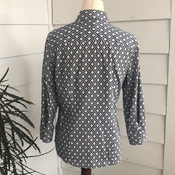 Talbots, size 4, 3/4 sleeve tailored blouse, 100% cotton, hidden front buttons - Picture 3 of 6